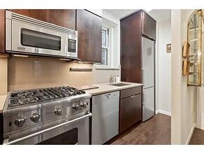 210 W 19th St in New York, NY - Building Photo - Building Photo