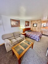 102 N Maple Ave in Rapid City, SD - Building Photo