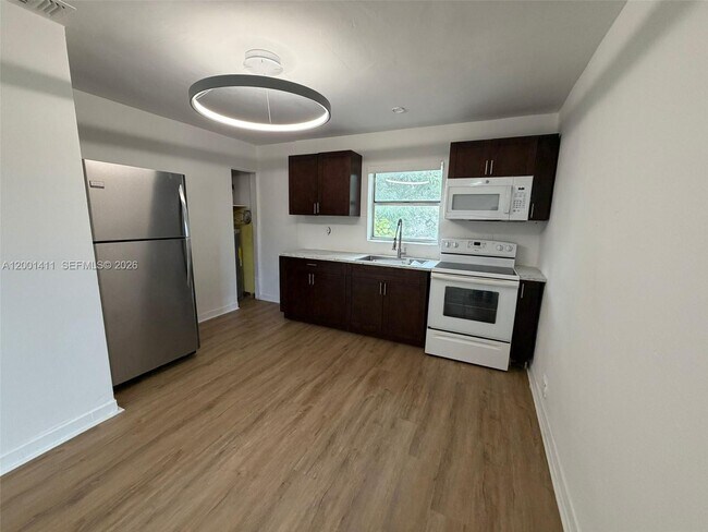 437 NW 44th Ave in Miami, FL - Building Photo - Building Photo