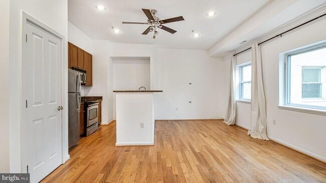 1501 27th St SE, Unit 406 in Washington, DC - Building Photo - Building Photo