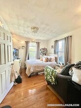 205 Hillside St, Unit 1 in Boston, MA - Foto de edificio - Building Photo
