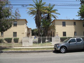 17025 Vanowen St in Van Nuys, CA - Building Photo - Building Photo