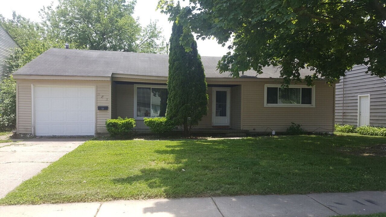 585 Olds St in Ypsilanti, MI - Building Photo