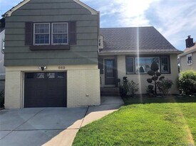 563 Albemarle Pl in Cedarhurst, NY - Building Photo