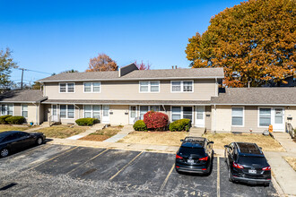 Loma Vista West Townhouses in Kansas City, MO - Building Photo - Building Photo