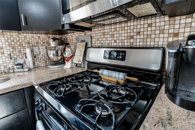 910 W 9th St in Houston, TX - Building Photo - Building Photo