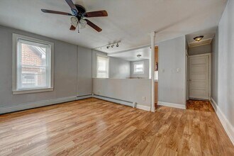 329 E Union St in Burlington, NJ - Building Photo - Building Photo