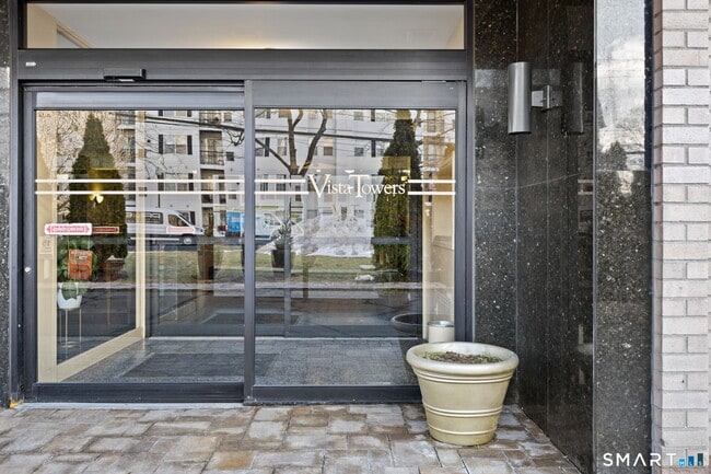 65 Glenbrook Rd in Stamford, CT - Building Photo - Building Photo