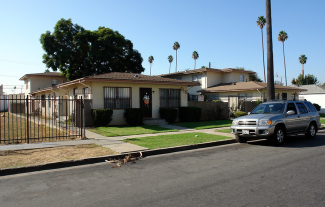 610 E 99th St in Inglewood, CA - Foto de edificio - Building Photo