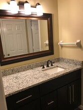 124 Hillsboro Pl, Unit 124 in Nashville, TN - Building Photo - Building Photo