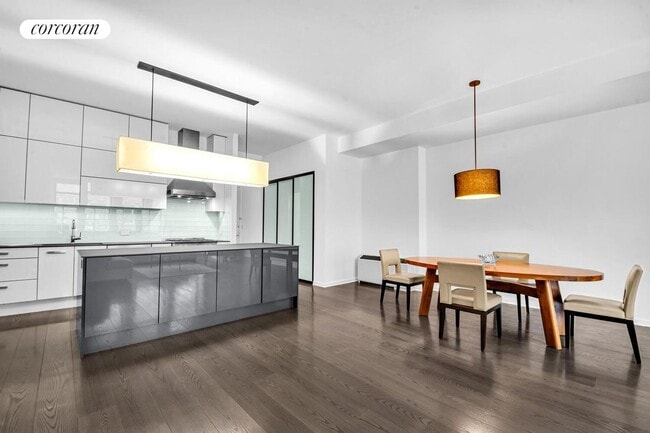 252 7th Ave in New York, NY - Foto de edificio - Building Photo