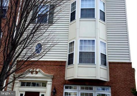 5722 Callcott Way in Alexandria, VA - Building Photo