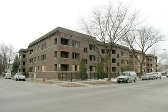 5301 W Washington Blvd in Chicago, IL - Foto de edificio - Building Photo