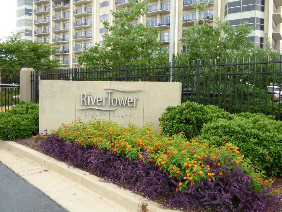 655 Riverside Dr-Unit -1405 in Memphis, TN - Building Photo