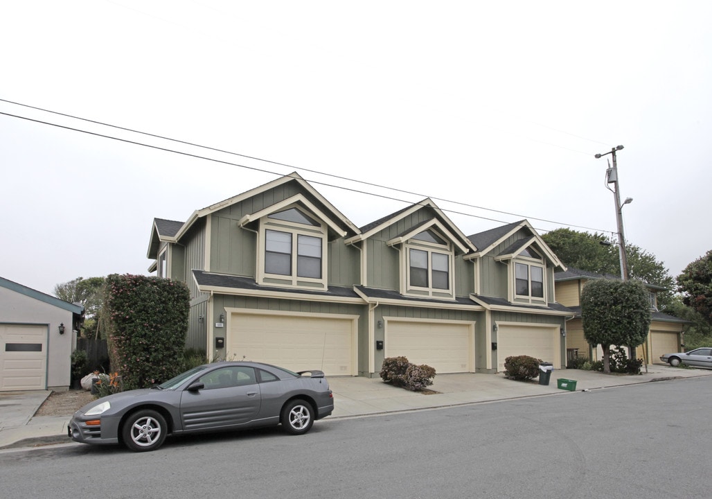 555-559 Willow Ave in Half Moon Bay, CA - Building Photo