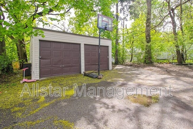 14271 Superior Rd in Cleveland Heights, OH - Building Photo - Building Photo
