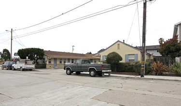 Del Monte Court in Santa Cruz, CA - Building Photo - Building Photo