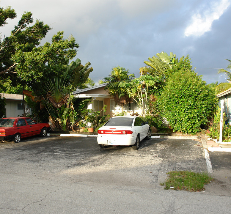 1033 NE 16th Ter in Fort Lauderdale, FL - Building Photo