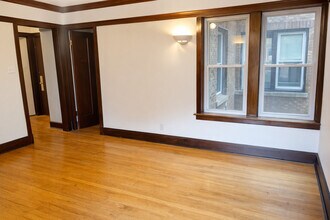 2302 W Sunnyside Ave in Chicago, IL - Building Photo - Building Photo