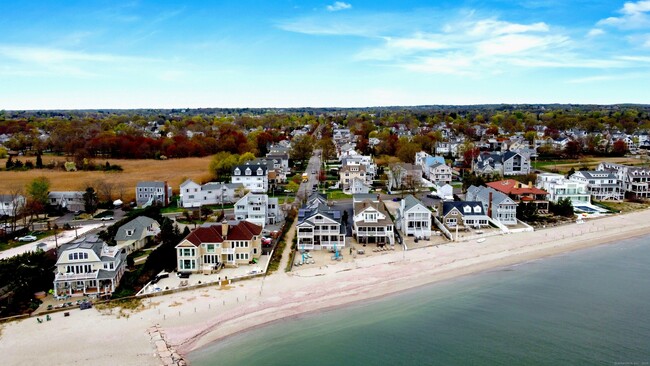 535 Fairfield Beach Rd in Fairfield, CT - Building Photo - Building Photo
