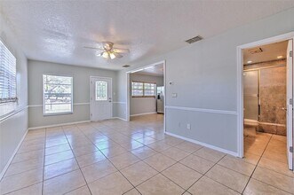 10928 N 15th St in Tampa, FL - Building Photo - Building Photo