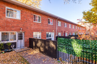 Corporation d’habitation Jeanne-Mance in Montréal, QC - Building Photo - Building Photo