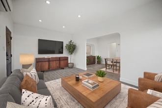 627 Brittania St in Los Angeles, CA - Foto de edificio - Building Photo