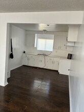 410 E 82nd St, Unit 2 in Los Angeles, CA - Building Photo - Building Photo