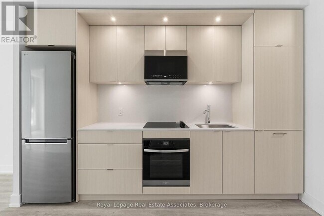 25 Cordova Ave in Toronto, ON - Building Photo - Building Photo