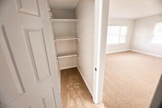 4582 Cooper Rd in Cincinnati, OH - Building Photo - Building Photo