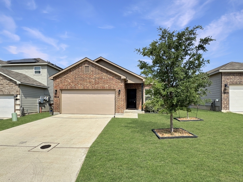 13019 Heathers Elm in Saint Hedwig, TX - Foto de edificio