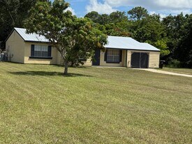 3331 SW Ensley Ct in Port St. Lucie, FL - Building Photo