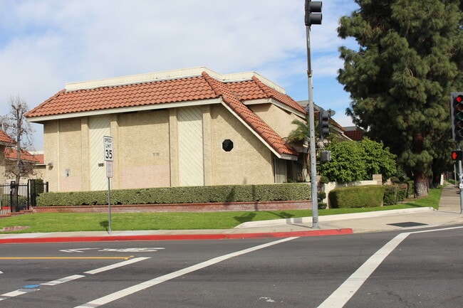 property at 1673 E Kingsley Ave