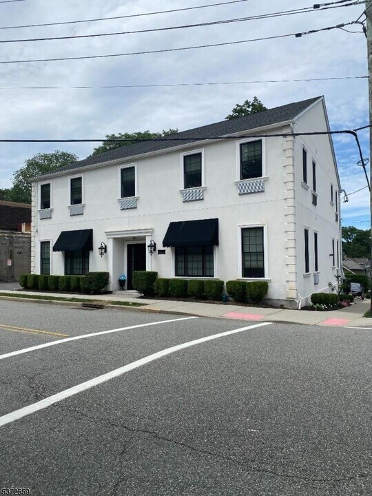 27 Central Ave in Caldwell, NJ - Building Photo