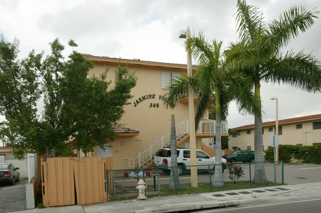 346 NW 57th Ave in Miami, FL - Foto de edificio - Building Photo