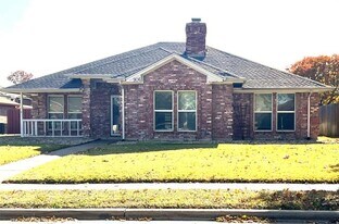 906 Moore St in Cedar Hill, TX - Building Photo