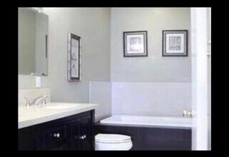 10627 Ashton Ave in Los Angeles, CA - Building Photo - Building Photo