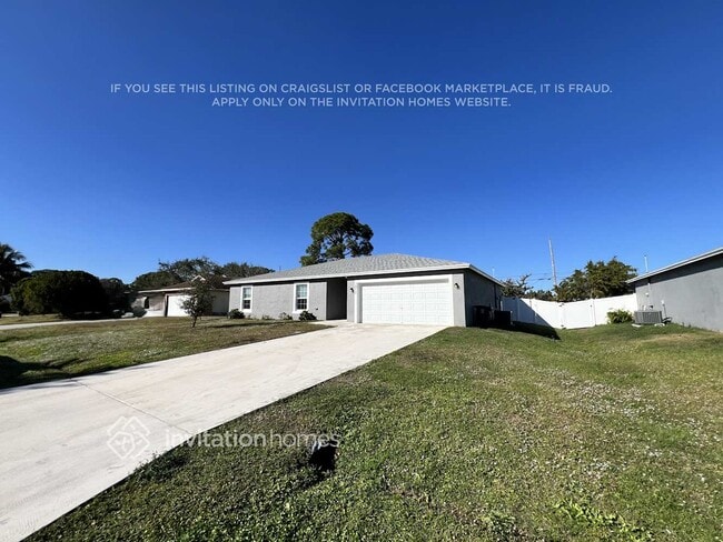 1013 SW Majorca Ave in Port St. Lucie, FL - Foto de edificio - Building Photo
