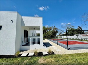 2479 Shadowlawn Dr in Naples, FL - Building Photo - Building Photo