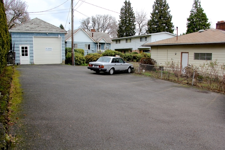 21-47 SW Bancroft St in Portland, OR - Building Photo