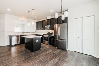 4446 Monroe Ct in Naperville, IL - Building Photo - Building Photo