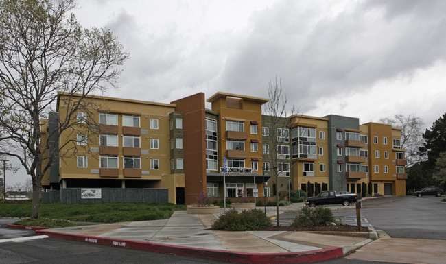 Jack London Gateway Senior Housing in Oakland, CA - Foto de edificio - Building Photo