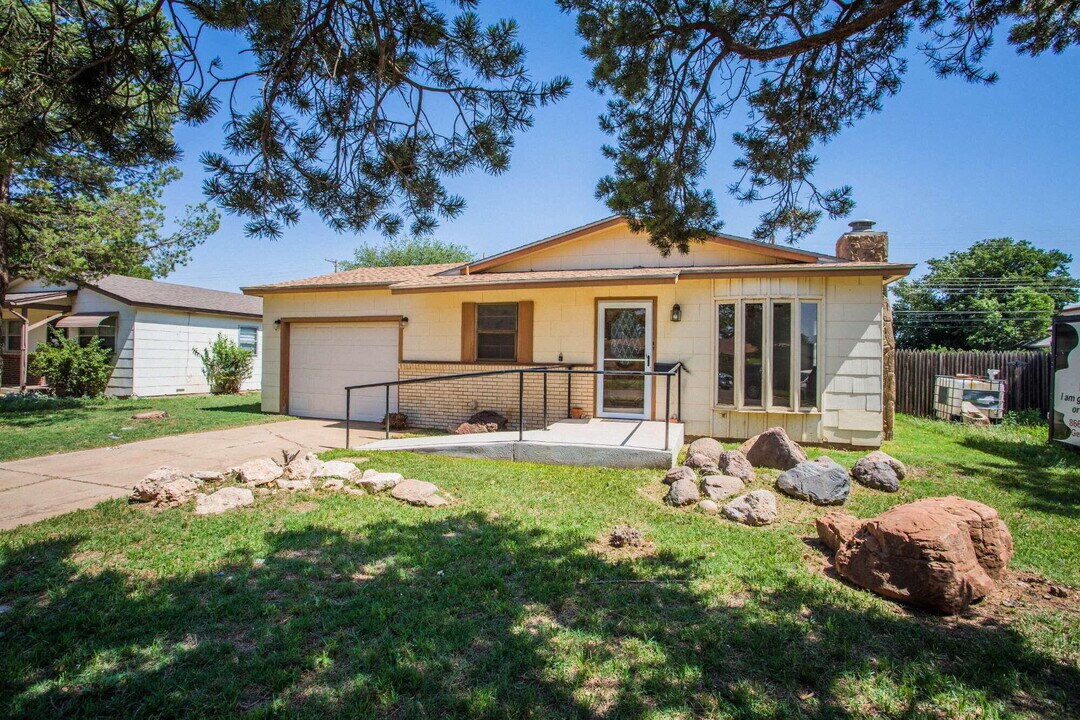 4508 52nd St in Lubbock, TX - Building Photo