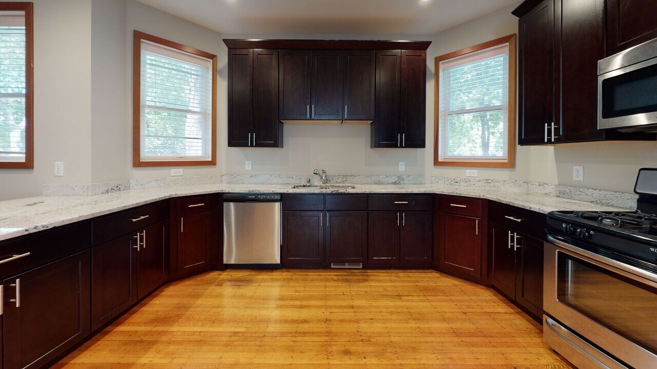 1055 13th Ave SE in Minneapolis, MN - Building Photo