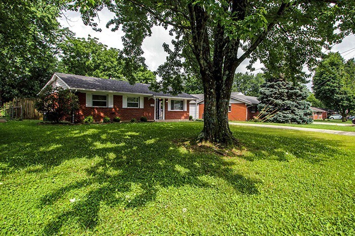 9508 Titan Dr in Louisville, KY - Building Photo