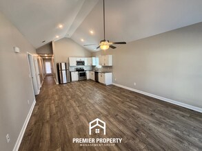 235 Willowridge Ln in Odenville, AL - Foto de edificio - Building Photo