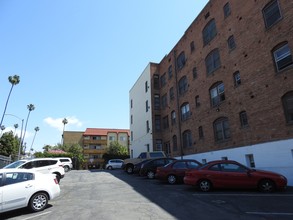 Gramercy Manor Apartments in Los Angeles, CA - Building Photo - Building Photo