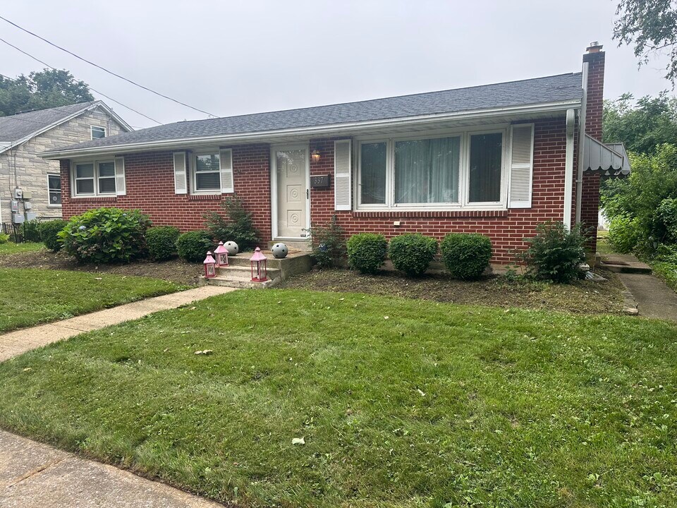 337 W Green St, Unit House in Mechanicsburg, PA - Foto de edificio