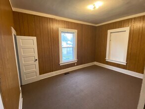 537 E 3rd Ave in Hutchinson, KS - Building Photo - Building Photo