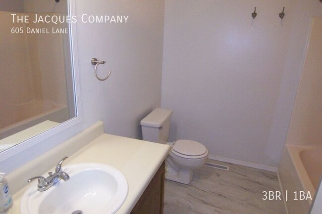 605 Daniel Ln in Willard, MO - Building Photo - Building Photo
